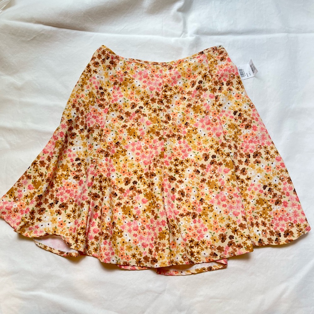 Full Tilt Floral Flippy Skirt. High Waist. 
Size Large. NWT.